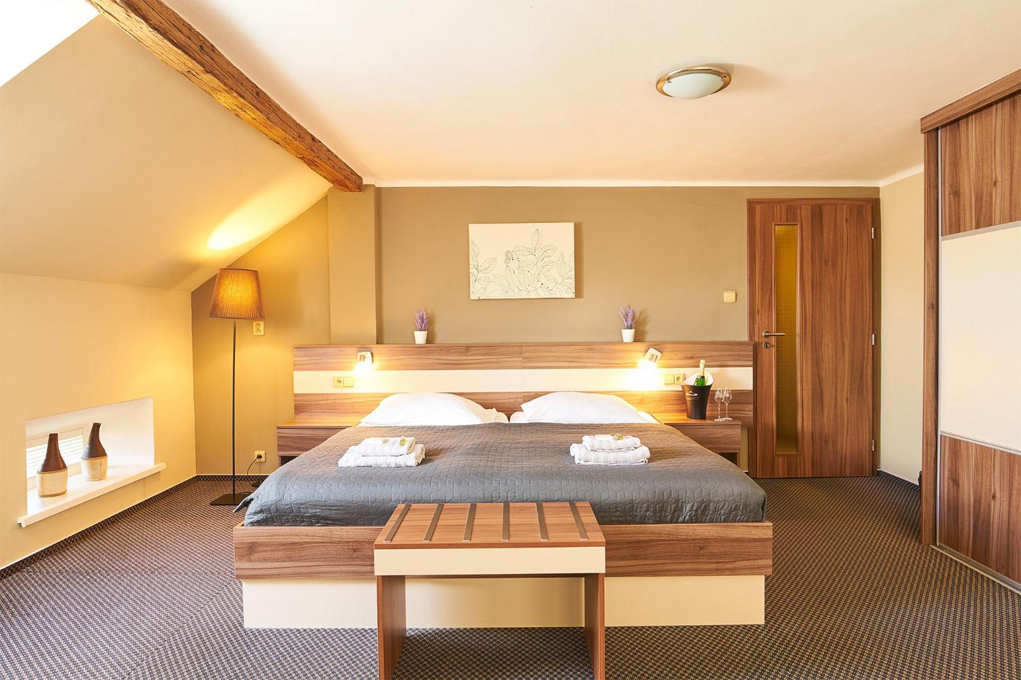 Wellness Hotel Kocanda Дечин Экстерьер фото