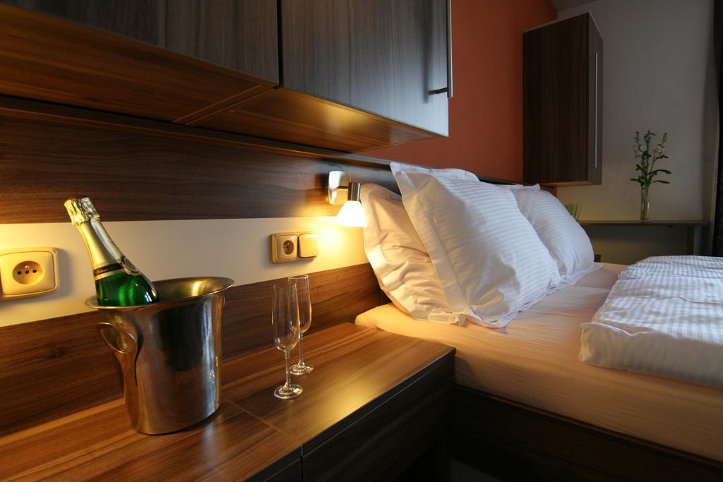 Wellness Hotel Kocanda Дечин Экстерьер фото